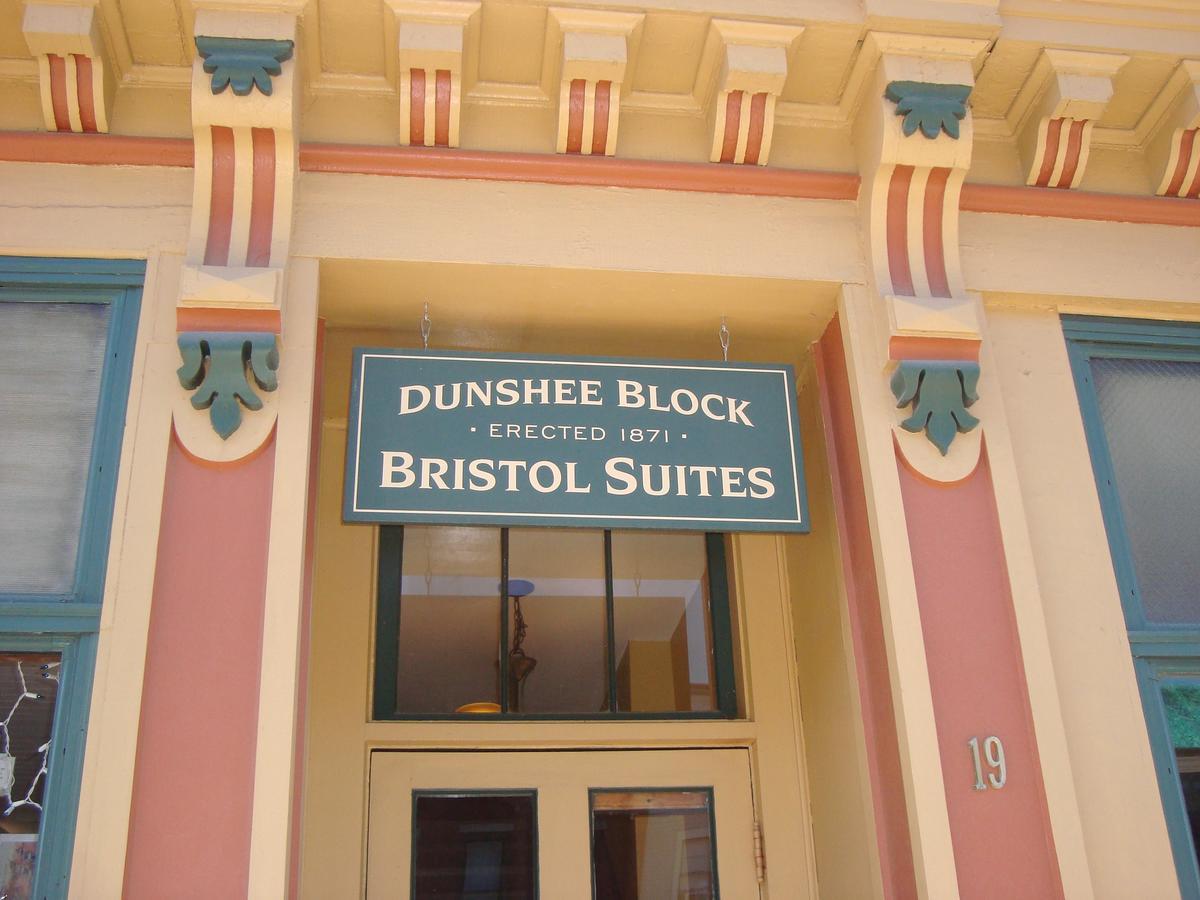 Bristol Suites Екстер'єр фото